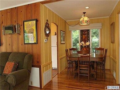 nice dining space