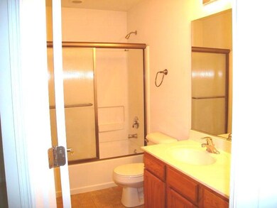 1978 Cobblestone Dr unit 821, Carpentersville, IL 60110 - photo 5