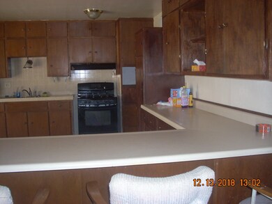 Kitchen w. breakfast bar