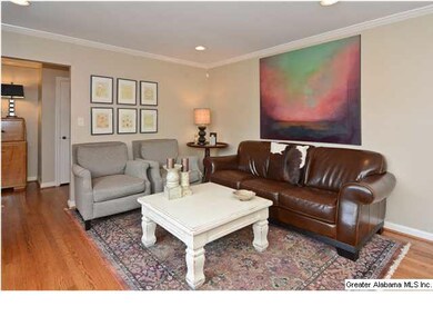 Tons of space in Living Room for a variety of furn