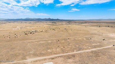 3257 W Limestone Dr, Paulden, AZ 86334 - photo 5