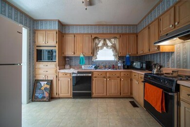 109 Richardson kitchen.1