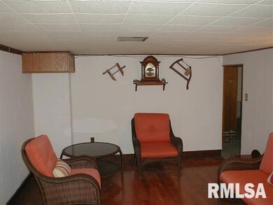305 Mayfair Dr, Lincoln, IL 62656 - photo 7