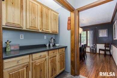 2134 Dorchester Ct, Davenport, IA 52807 - photo 5