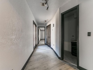 6208 W Gun Hill Way, Warr Acres, OK 73132 - photo 4