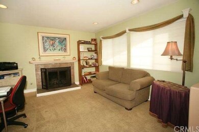 Living Room wiht fireplace