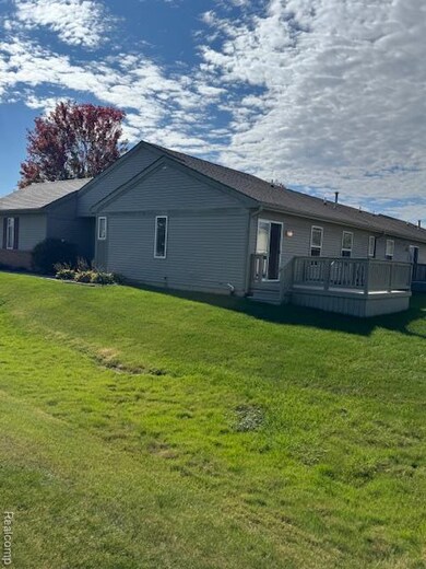 4313 Eagle Ln unit 80, Burton, MI 48519 - photo 4