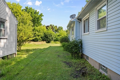 SIDE YARD