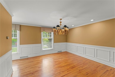 Dining Room  157 Thousand Oaks