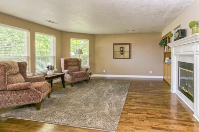 721 Annalee Dr, Central Point, OR 97502 - photo 5