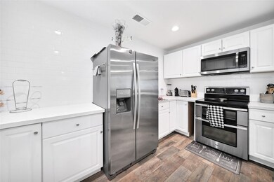 7142 Finch St, Houston, TX 77028 - photo 5