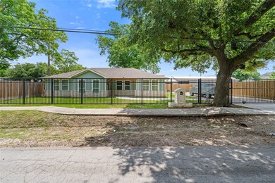 713 Berry Rd, Houston, TX 77022 - photo 3
