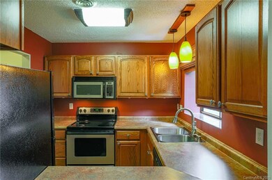 102 Cimarron Dr, Asheville, NC 28803 - photo 7