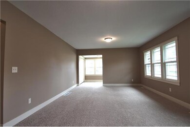 2547 E Grand Ave, Des Moines, IA 50317 - photo 4