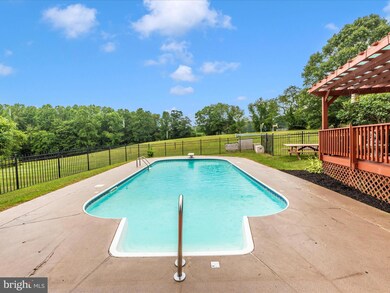 10009 Banner Country Ct, Gaithersburg, MD 20882 - photo 3