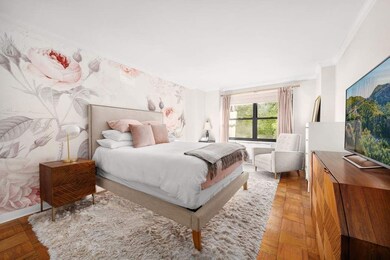 Lincoln Towers unit 2T, New York, NY 10023 - photo 4