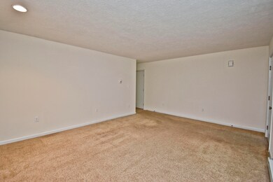 2 Living Room (1)