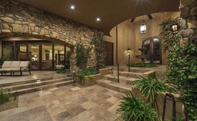 005_ENTRY COURTYARD