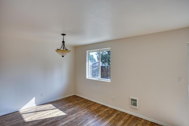 1626 SW 27th St, Redmond, OR 97756 - photo 6