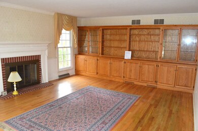 952 Anne Rd, Naperville, IL 60540 - photo 3