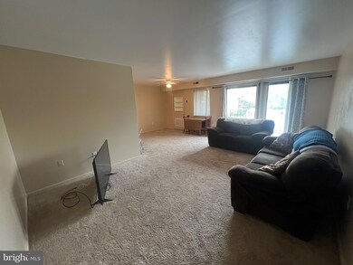 1747 Edgewood Hill Cir unit 204, Hagerstown, MD 21740 - photo 2