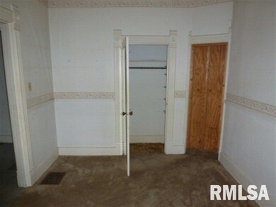 134 8th St, Lincoln, IL 62656 - photo 4