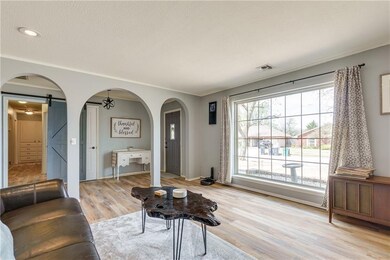 12020 Camelot Dr, Oklahoma City, OK 73120 - photo 5