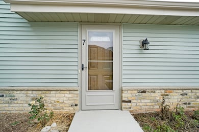 3646 E Barbara Ct unit 7, Oak Creek, WI 53154 - photo 2