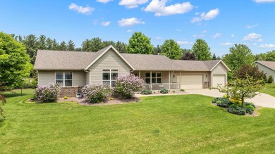 5640 Hunter Oaks Dr, Stevens Point, WI 54482 - photo 2