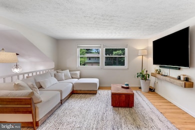 16104 Benedict Ct, Woodbridge, VA 22191 - photo 2