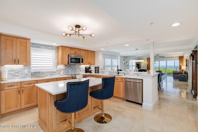 Large Chefs Kitchen with island