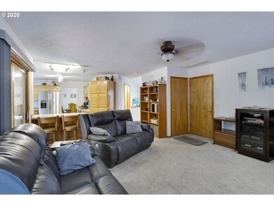 425 SW 27th Way, Troutdale, OR 97060 - photo 7