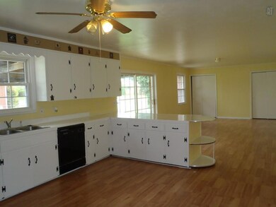 300 Fairlane Dr, Shelbyville, TN 37160 - photo 6