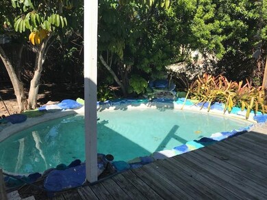 1521 5th Street pool