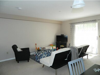 135 Hildred Dr unit 135, Burlington, VT 05401 - photo 3