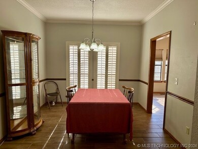 Formal dining with planation shutters