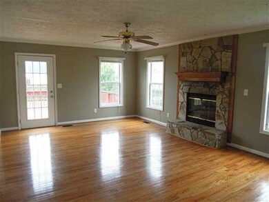 306 Richmond Dr, Jacksonville, NC 28540 - photo 2