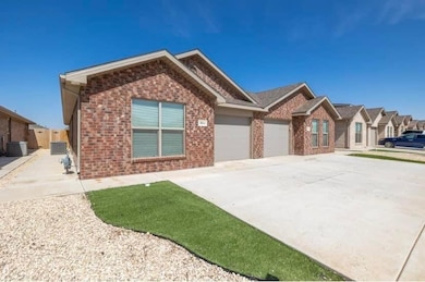 2109 N Avenue K unit B, Lubbock, TX 79403 - photo 2