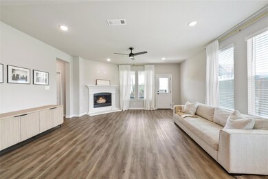 801 Feather Edge Dr, Springtown, TX 76082 - photo 6