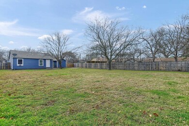 1417 E Garnett St, Gainesville, TX 76240 - photo 2