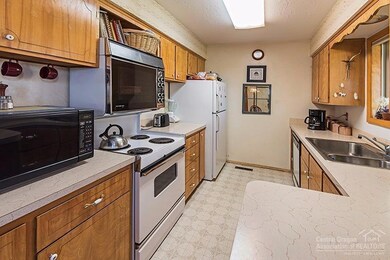 62635 Waugh Rd, Bend, OR 97701 - photo 6