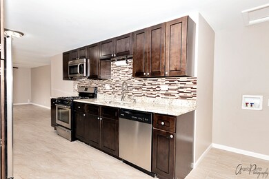 141 Pecos Cir, Carpentersville, IL 60110 - photo 5