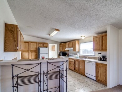 2400 S Dobbs Rd, Harrah, OK 73045 - photo 5