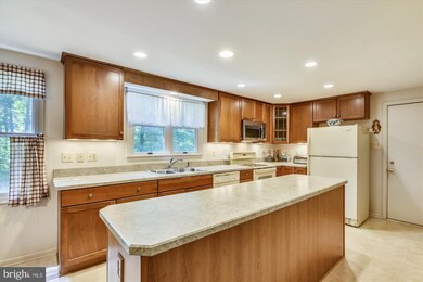 104 Cottonwood Ct, Sterling, VA 20164 - photo 6