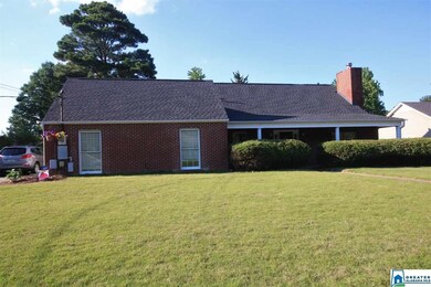 708 Jason Cir, Center Point, AL 35215 - photo 2