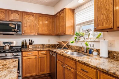Kola kitchen d