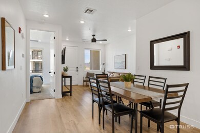 710 W Akoya Pearl #86 - www.trussmedia.c