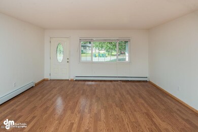 Living Room_4021-SMALL