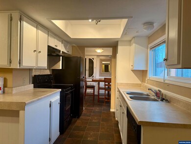 1530 Tamarack St unit 39 St, Sweet Home, OR 97386 - photo 2