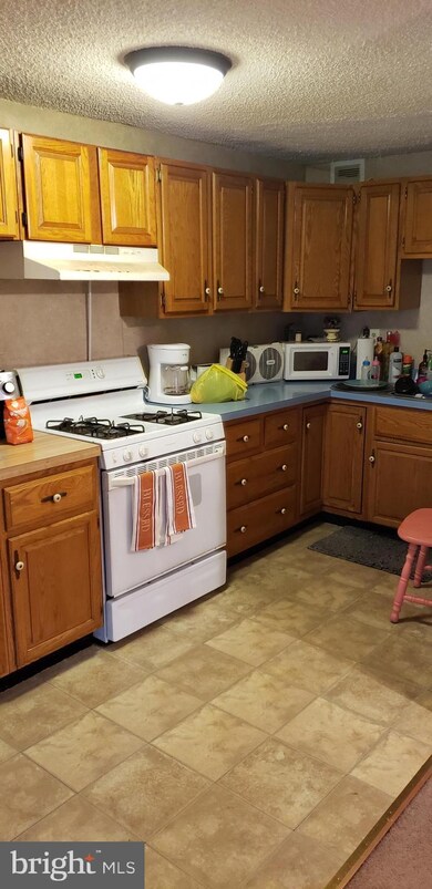 301 Golf Rd, Darby, PA 19023 - photo 2